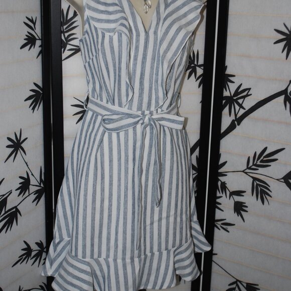 🌞👗Cute and Comfy SHE + SKY Blue and White Stripe Chambray Dress🌞👗 - Picture 5 of 14